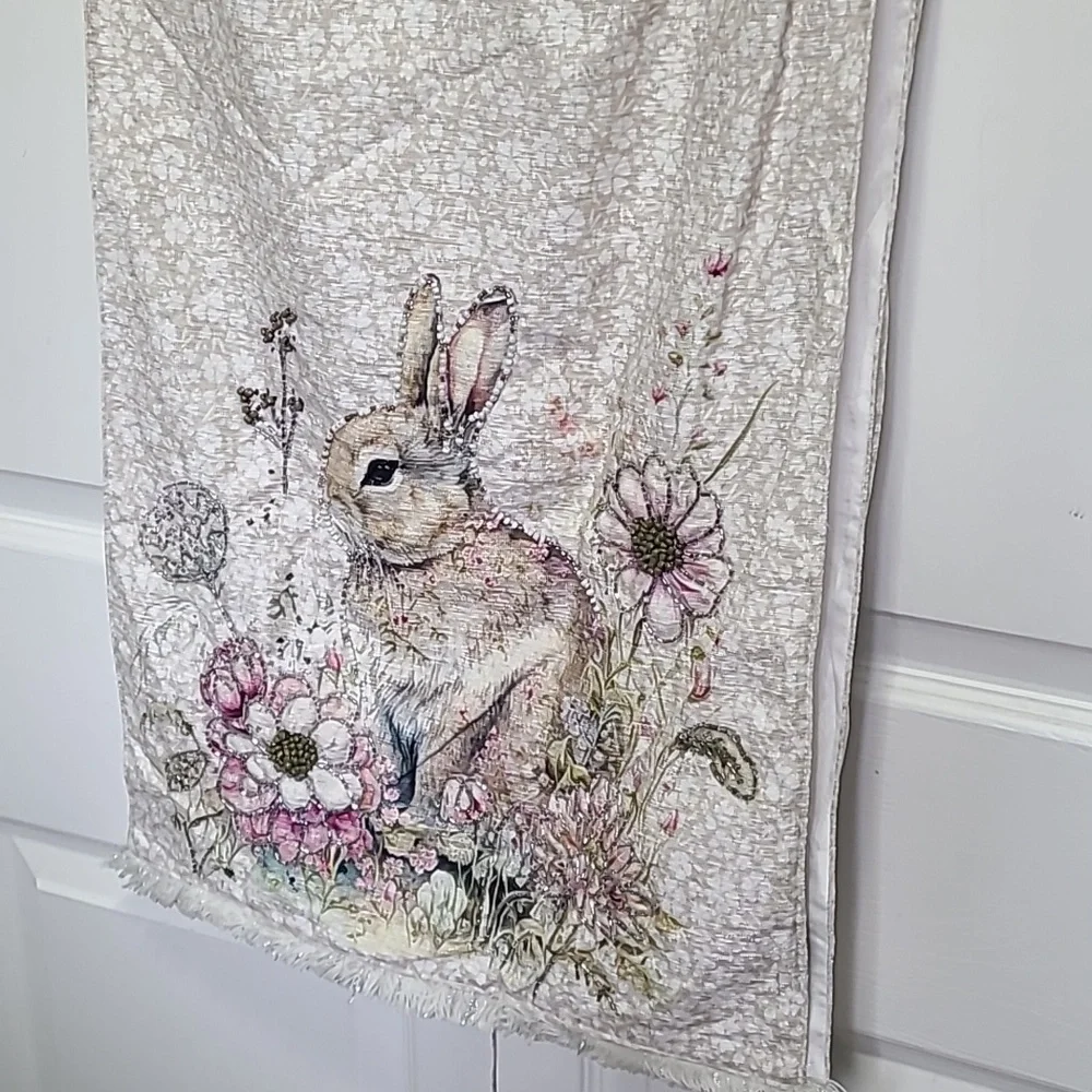 TAHARI TABLE RUNNER 16